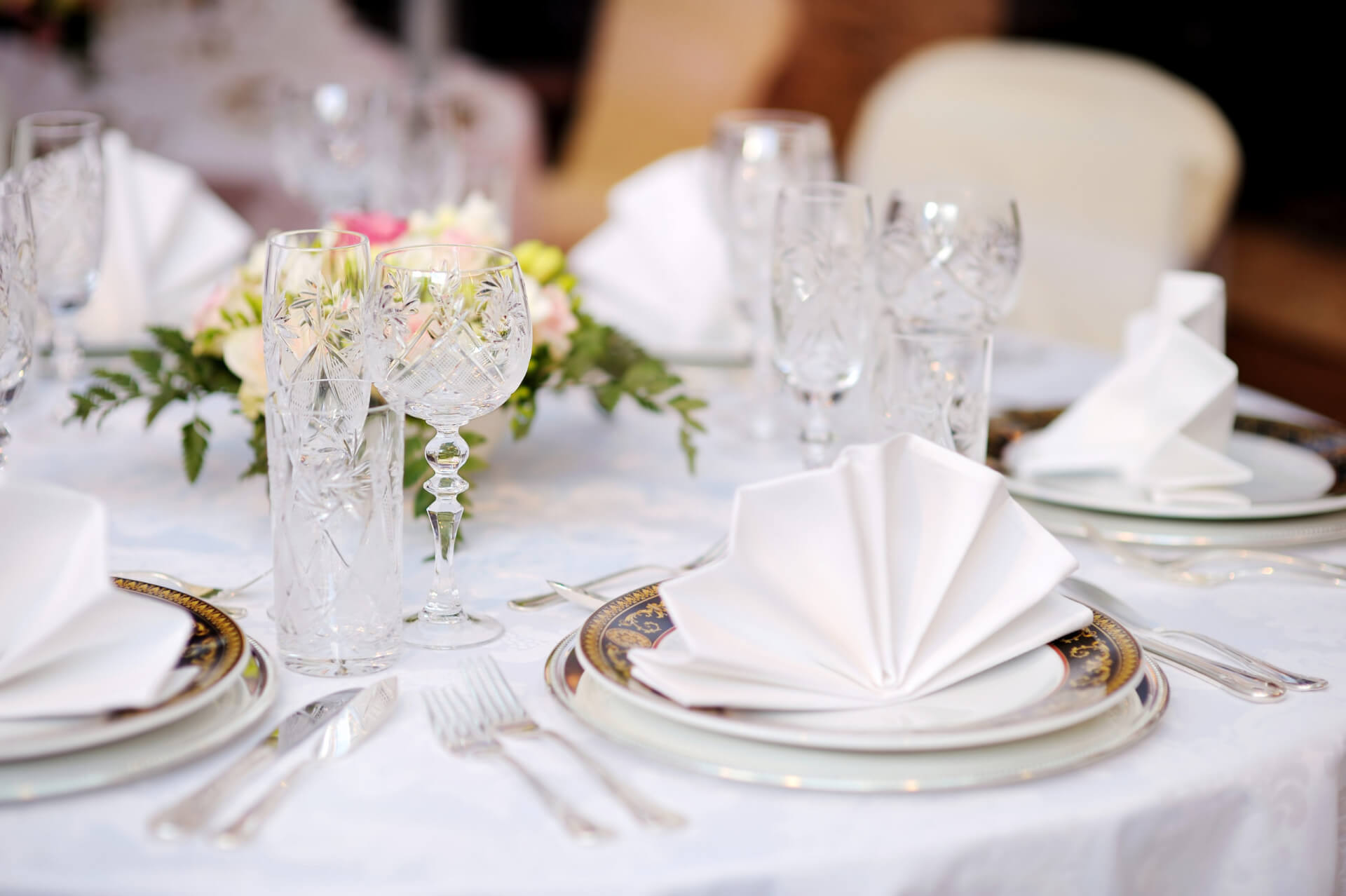 How to Properly Care for Your White Cloth Napkins?